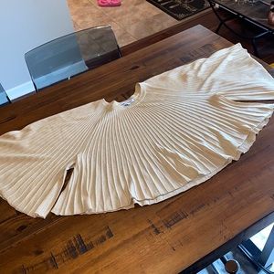 ~ Elizabeth and James Pullover Top ~